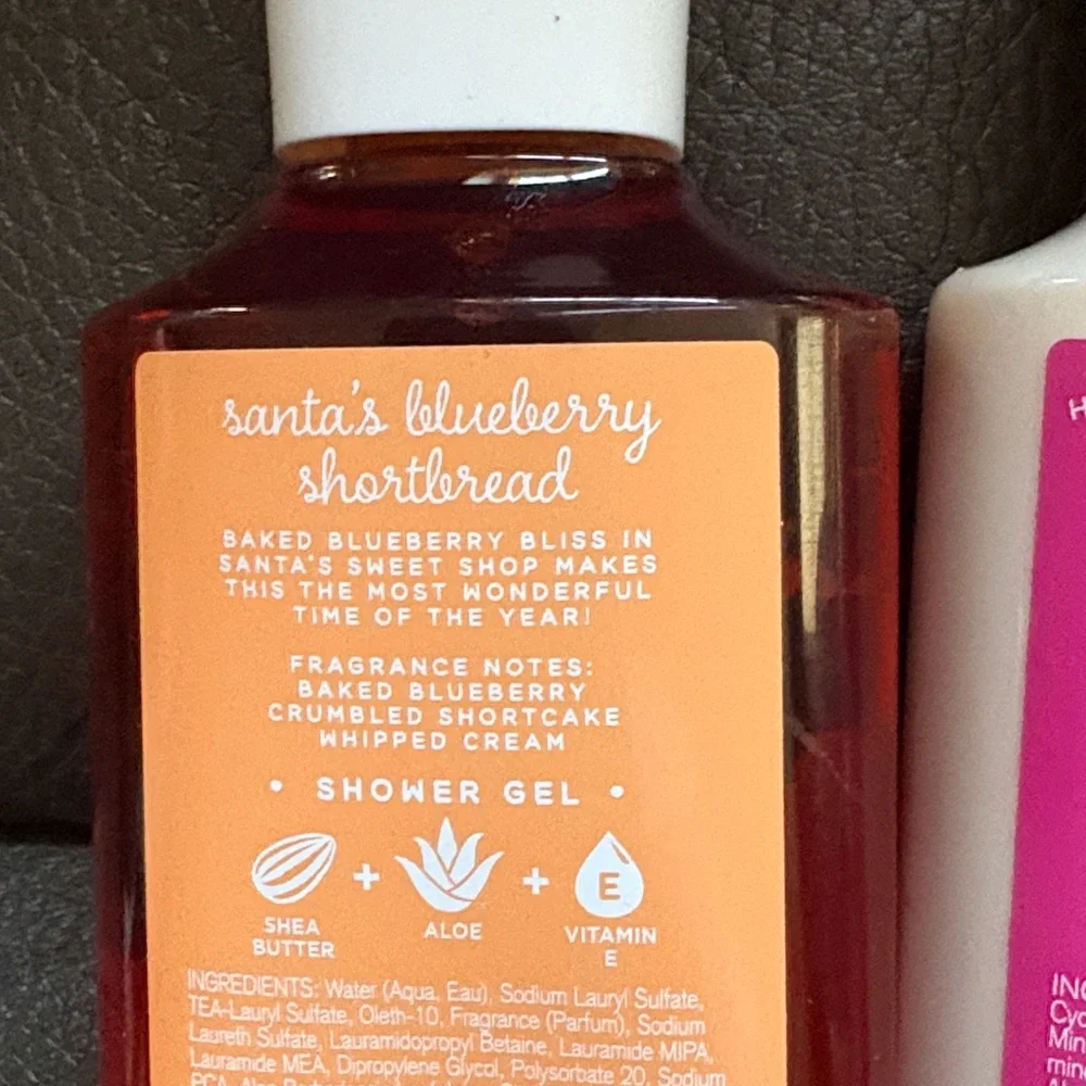 Bath and body works set in Santa’s blueberry shortbread and raspberry sugar
